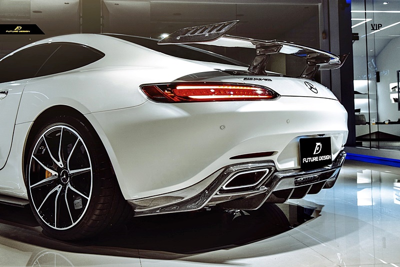 C190 GTs - RennTech style Carbon Rear Wing 01